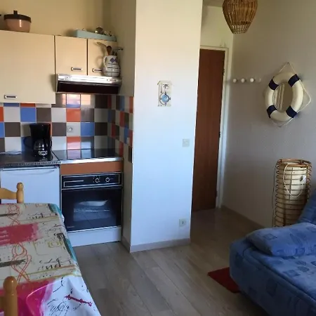 2 Pieces Au Calme Avec Balcon, Parking, A 500m De La - - Fr-1-712-21 * Villers-sur-Mer