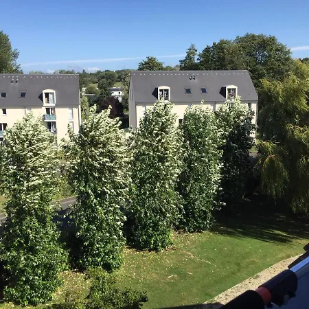 2 Pieces Au Calme Avec Balcon, Parking, A 500m De La - - Fr-1-712-21 Apartment