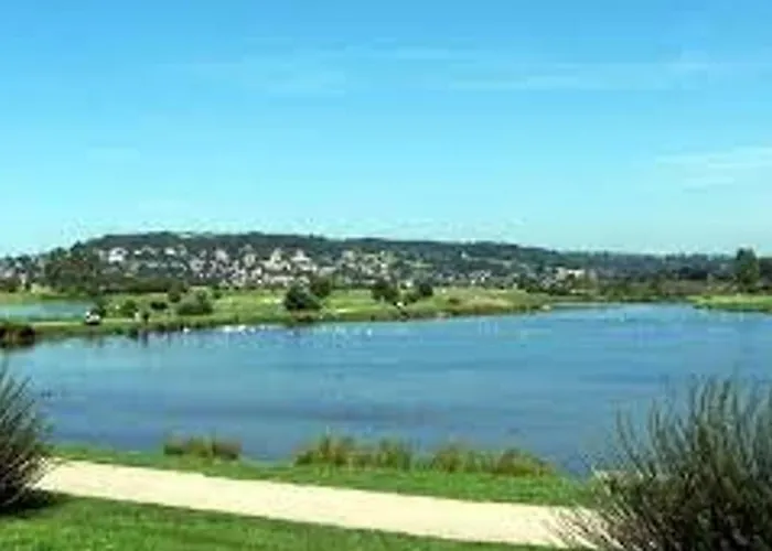 Calme 2 Pieces Avec Balconnet Et Parking - Fr-1-712-21 *